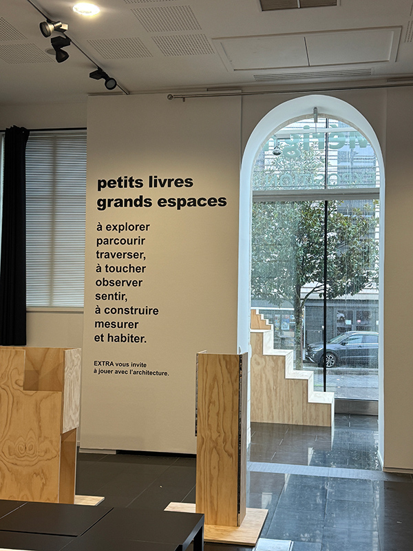 Signalétique - lettres adhésives murales événementiel
